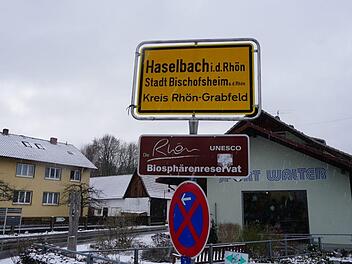 Bischofsheim liegt an der Rhön und der Ortsteil Haselbach in der Rhön.  Nun soll Bischofsheims amtliche Bezeichnung künftig auch "in der Rhön"  lauten, ein entsprechender Antrag wird auf den Weg gebracht. Foto:  Marion Eckert