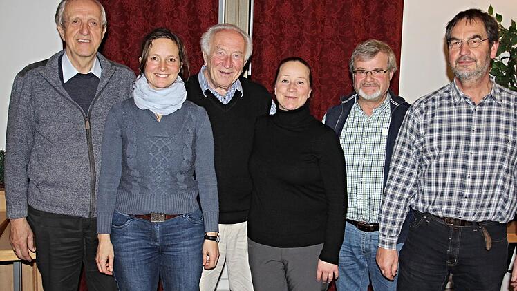 Für vier Jahre stehen diese Frauen und Männer an der Spitze der Ortsgruppe Ebern des BN (von rechts): Vorsitzender Harald Amon, Zweiter Vorsitzender Alexander Hippeli, Barbara Ullmann, Dr. Werner Ullmann, Daniela Berninger und Schriftführer Kurt Langer. Es fehlt Kassierer Johannes Först.  Foto: Helmut Will