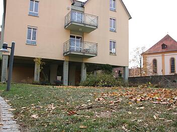 Die Tage dieser Wiese sind gezählt. Möglichst noch in diesem Jahr soll dort der nächste Anbau an das Juliusspital entstehen. Kostenpunkt: 3,5 Millionen Euro. Thomas Malz