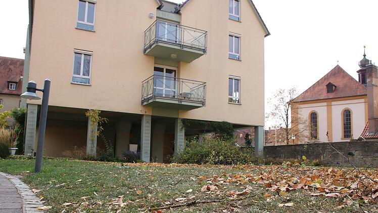 Die Tage dieser Wiese sind gezählt. Möglichst noch in diesem Jahr soll dort der nächste Anbau an das Juliusspital entstehen. Kostenpunkt: 3,5 Millionen Euro. Thomas Malz