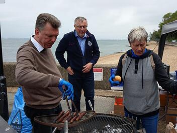 "Bratwurst at the Beach" - mit Michael Selzer, Jürgen Heeb und Maria Krumm.Foto: Simone Bastian
