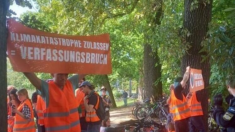 USK-Einsatz in Nürnberger Biergarten: Letzte Generation stört Markus Söder im Wahlkampf