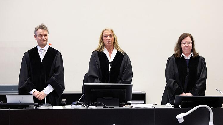 Urteilsverk&uuml;ndung im Prozess nach Messerangriff