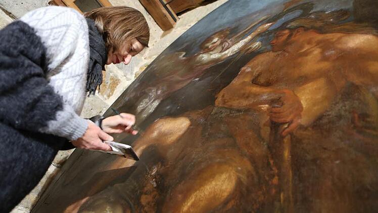 Irgendwo versteckt in Forchheim werden derzeit die Gemälde aus dem Marmorsaal von Schloss Weissenstein in Pommersfelden restauriert. Foto: Barbara Herbst