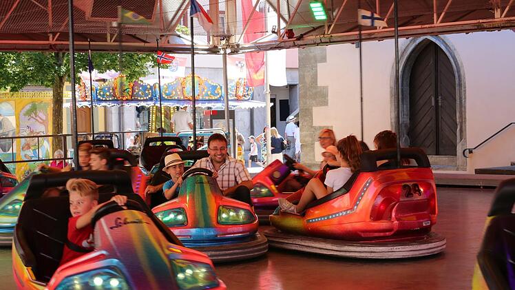 Immer beliebt: Der Auto-Scooter auf dem Marktplatz.Foto: Thomas Malz