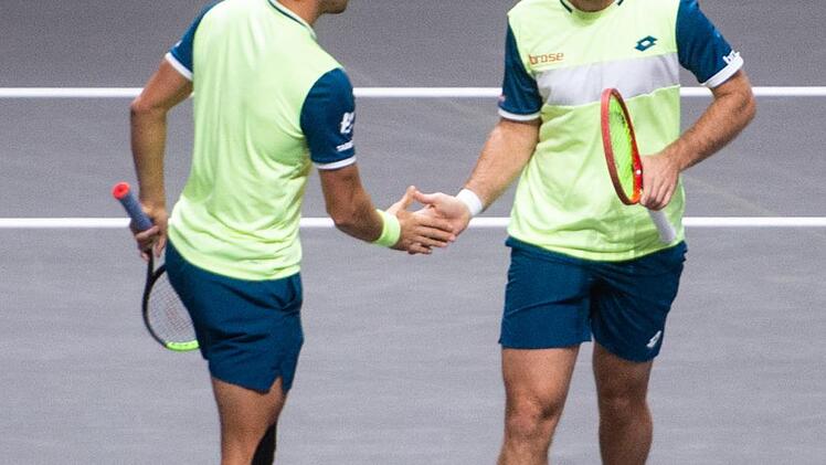 Im Halbfinale war für Andreas Mies und Kevin Krawietz (rechts) in Wien Schluss. Die French-Open-Sieger verloren nach gewonnenem ersten Satz denkbar knapp. Foto: Jonas Güttler, dpa