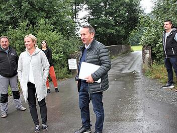 Die Brücke zur „Zigeunerschneidmühle“ in Zeyern muss saniert werden. Verschiedene Varianten und Kosten sollen nun geprüft werden, bevor eine Entscheidung getroffen wird.
