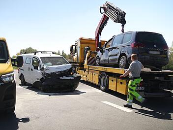 Verletzte nach Unfall bei Sugenheim in Krankenhäuser gebracht