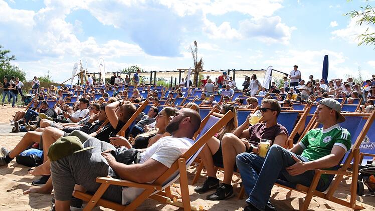 Während der Fußball-WM 2018 war der "Kaiserstrand" gut besucht. Foto: Fränkischer Tag/Archiv