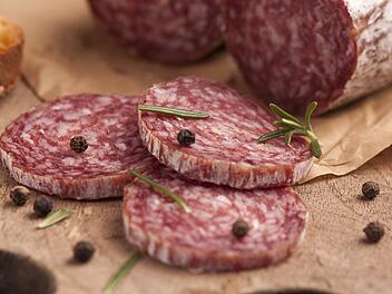 Kann heftige Reaktionen hervorrufen: Hersteller startet Wurst-Rückruf