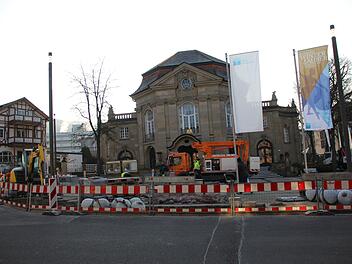 Bis voraussichtlich nächste Woche wird am Theaterplatz gearbeitet.  Foto: Benedikt Borst