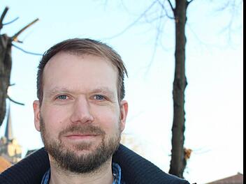 Heiko Eisenbeiß erklärt die Faszination "Braveheart-Battle".  Foto: Lisa Kieslinger