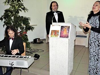 Das Ensemble "Sacralissimo" bot den Konzertbesuchern in der Autobahnkirche einen meditativen Kunstgenuss. Mit stehenden Ovationen wurde das bulgarische Spitzensensemble verabschiedet.  Foto: Werner Reißaus