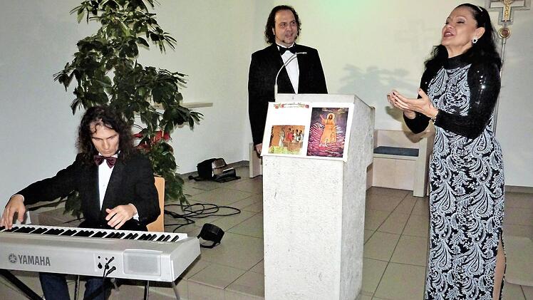 Das Ensemble "Sacralissimo" bot den Konzertbesuchern in der Autobahnkirche einen meditativen Kunstgenuss. Mit stehenden Ovationen wurde das bulgarische Spitzensensemble verabschiedet.  Foto: Werner Reißaus
