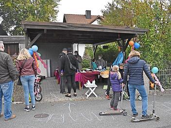 Familien ergatterten so manches Schnäppchen.  Foto: Evi Seeger