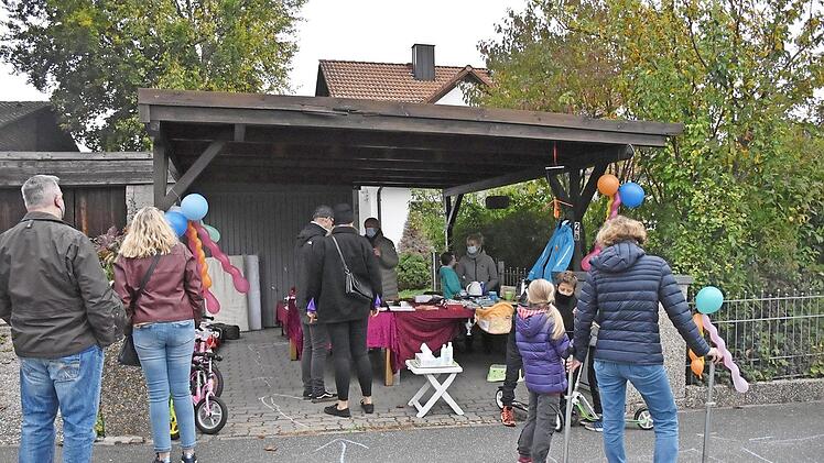 Familien ergatterten so manches Schnäppchen.  Foto: Evi Seeger