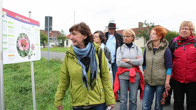 Frieda Funke (vorne) mit Gruppe Foto: Evi Seeger