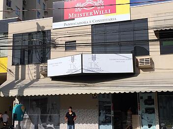 Der "Meister Willi"-Ableger von Guilherme Fogolin (davor) in der brasilianischen Hafenstadt Itajai  Foto: Baumgärtner