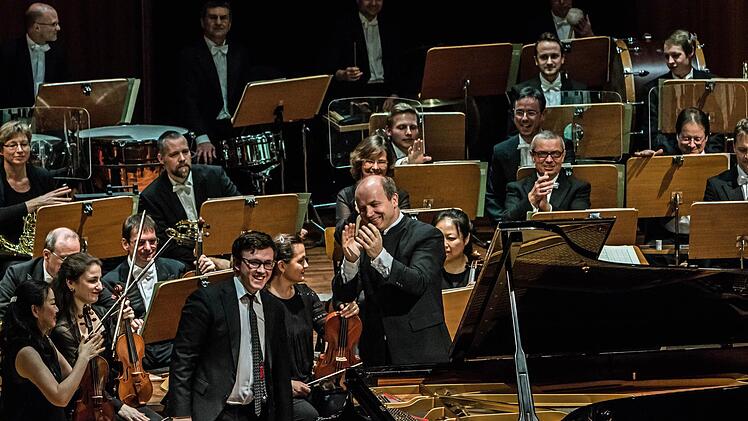 al nicht im Landestheater, sondern als Zusammenarbeit mit der Gesellschaft der Musikfreunde