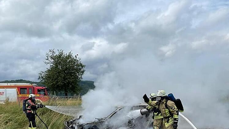 A73: BMW steht bei Lichtenfels in Flammen