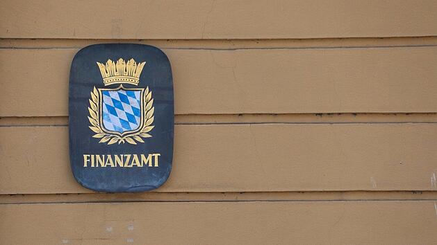 Die Lohnsteuer führt der Arbeitgeber an das Finanzamt ab. Doch kennst du deine Lohnsteuerklasse?