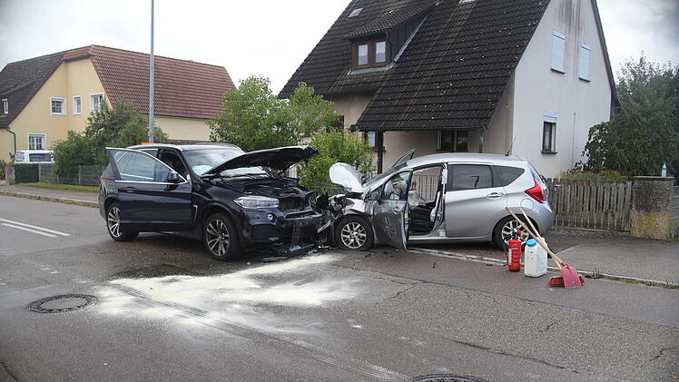Crash im Kreis Ansbach: Mann wird schwer verletzt