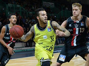 Medi-Neuzugang Gabe York (Mitte).Peter Mularcyk