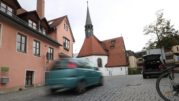 In der verkehrsberuhigten Wiesentstra&szlig;e sind nahezu alle Autos zu schnell unterwegs. "Die Stadt muss handeln", finden Anwohner.  Foto: Josef Hofbauer