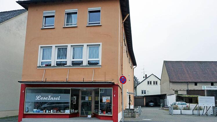 Die Sanierung des ehemaligen Kaufhauses ist abgeschlossen und das Haus in der Hauptstraße wieder bewohnt.