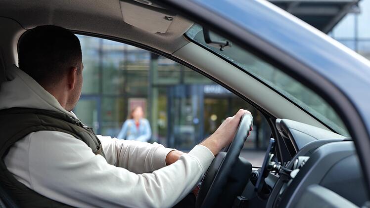 Stalker, Autofahrer, Kinder, Stalker, aus Auto heraus angesprochen, in Auto gelockt