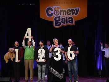Beim großen Finale wurde stolz der stolze Erlös verkündet: 14236 Euro.Foto: Jens Gundermann