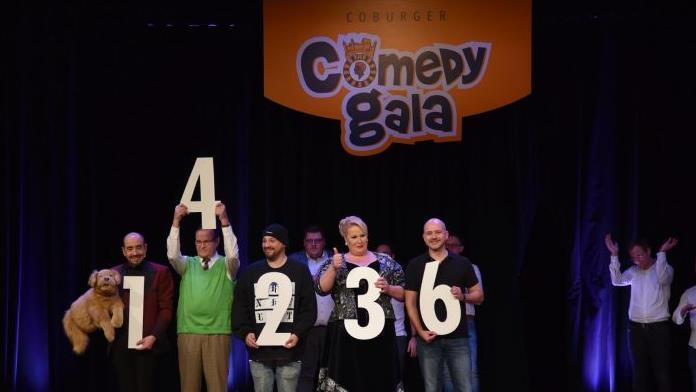 Beim großen Finale wurde stolz der stolze Erlös verkündet: 14236 Euro.Foto: Jens Gundermann