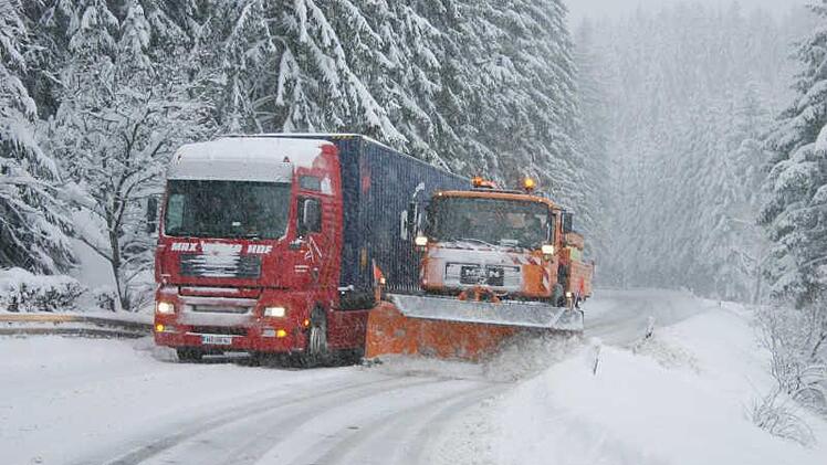 Ein personeller Engpass erschwert heuer die Planungen für den Winterdienst auf Kreisebene.  Foto: Archiv/C. Igler
