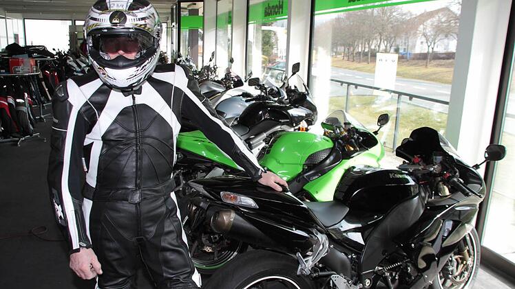 Die richtige Ausrüstung ist für den Motorradfahrer überlebenswichtig. Foto: Jürgen Gärtner