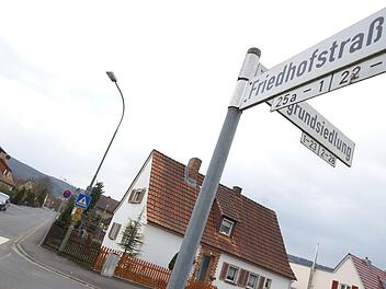 Der untere Teil der Friedhofstraße zeigt viele Schäden.Foto: Arkadius Guzy