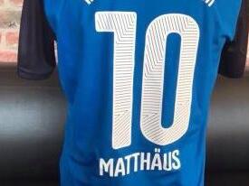 Lothar Matthäus läuft mit der 10 auf. Foto:Thomas Krauss