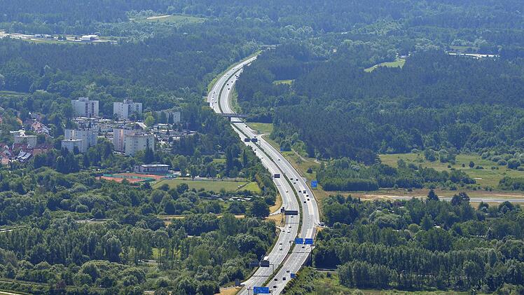 Wie realistisch ist der sechsspurige Ausbau der Autobahn A 73 bei Bamberg? Gibt es einen Zusammenhang mit den Muna-Plänen?  Foto: Ronald Rinklef