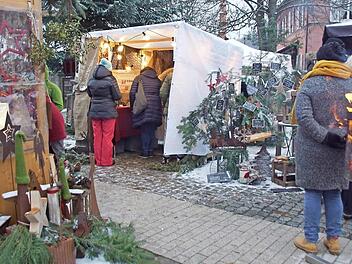 Der Winter hielt Einzug beim Markt in Oberschleichach.  Fotos: sw
