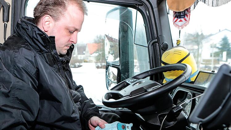 In seinem Lkw kann er sich halbwegs gut ablenken.Matthias Hoch