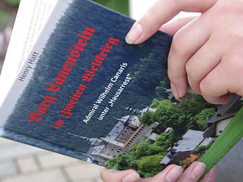 Henry Hatt befasst sich in seinem jüngsten Buch mit der Burg Lauenstein. Foto: Marco Meißner