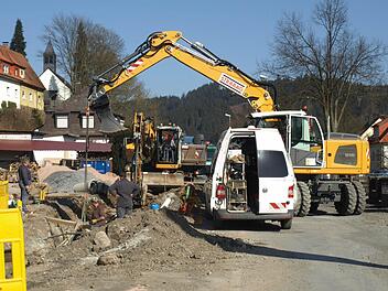 Trotz Ampelregelung kann es schon einmal passieren, dass der Verkehr wegen den Bauarbeiten vollständig zum Erliegen kommt. Foto: Heike Schülein