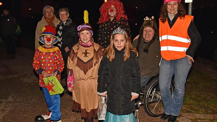 Viel Spaß hatten die Besucher am nächtlichen Faschingszug in Dampfach. Foto: Ulrike Langer