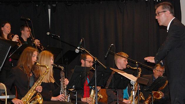 Thomas Schimmel und die CVG-Big-Band  waren die Gastgeber im CVG-Forum.  Foto Uschi Prawitz