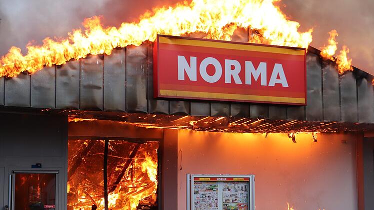 Für zwei Supermarkt-Brände muss sich jetzt eine 45-Jährige vor dem Landgericht Hanau wegen Brandstiftung und schwerer Brandstiftung verantworten.  Foto: Archiv/Ulrich Schwind