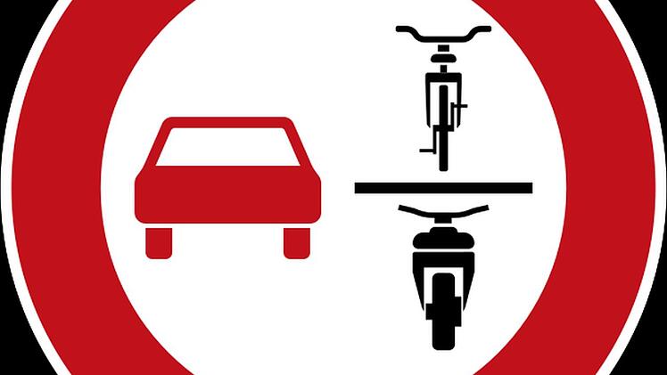 Überholverbot: neues Verkehrsschild und seine Bedeutung