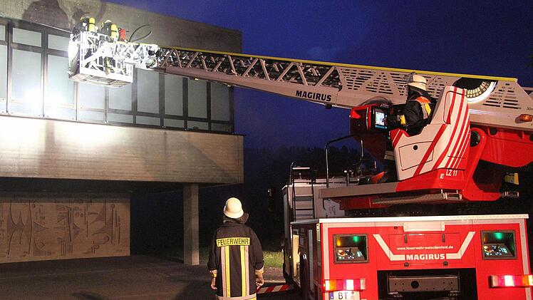 Die Drehleiter im Einsatz.