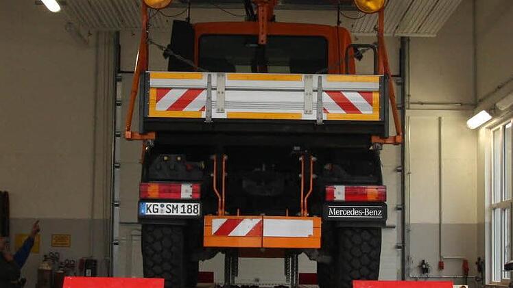 Groß genug auch für Lastwagen mit Aufbauten und Kran.