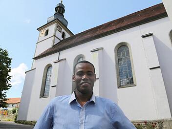 Roland Techou ist derzeit als Urlaubsaushilfe in der Pfarreiengemeinschaft Oberleichtersbach/Schondra eingesetzt.  Foto: Markus Hauck (pow)