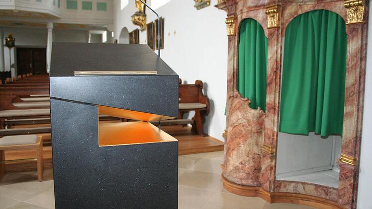 Lesepult mit "Durchbruch"