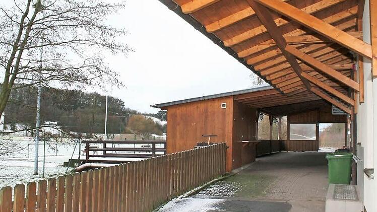 Das TSV-Heim mit Blick auf das Sportgelände  Foto: Evi Seeger